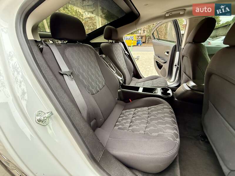 Хэтчбек Chevrolet Volt 2015 в Одессе