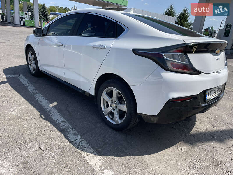 Хэтчбек Chevrolet Volt 2015 в Каменском