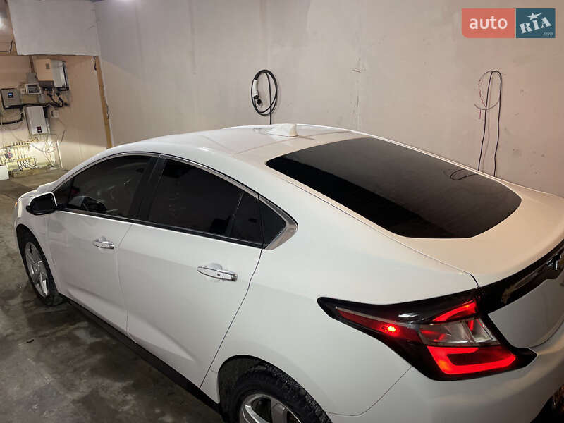 Хэтчбек Chevrolet Volt 2015 в Каменском
