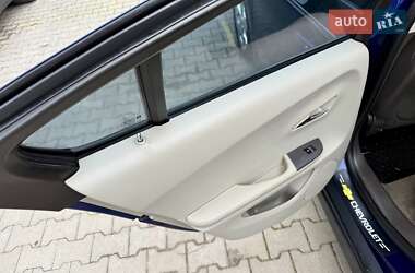 Хэтчбек Chevrolet Volt 2013 в 