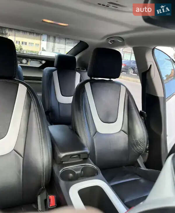 Хетчбек Chevrolet Volt 2011 в Львові фото 5 Хетчбек Chevrolet Volt 2011 в Львові
