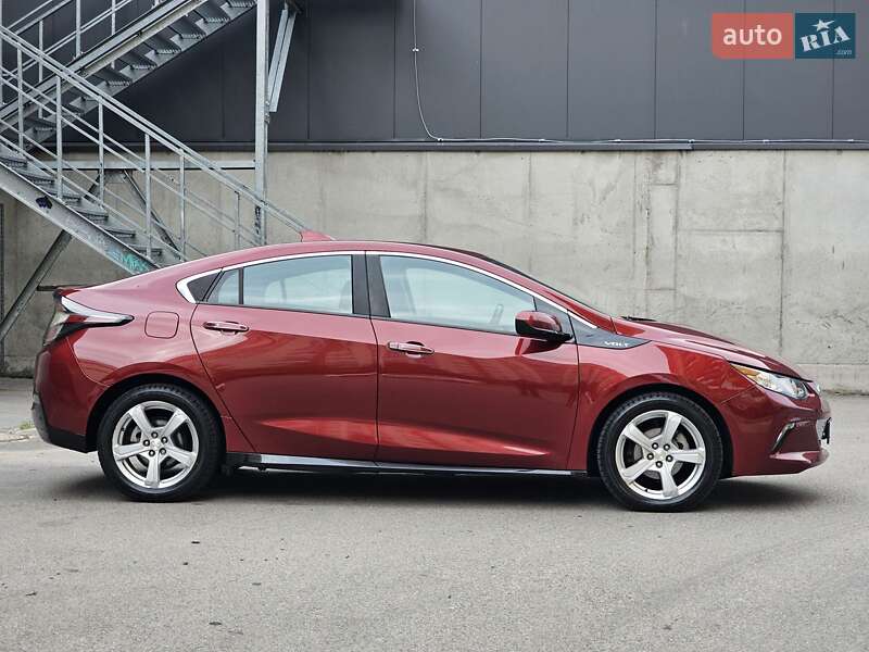 Хэтчбек Chevrolet Volt 2016 в Киеве