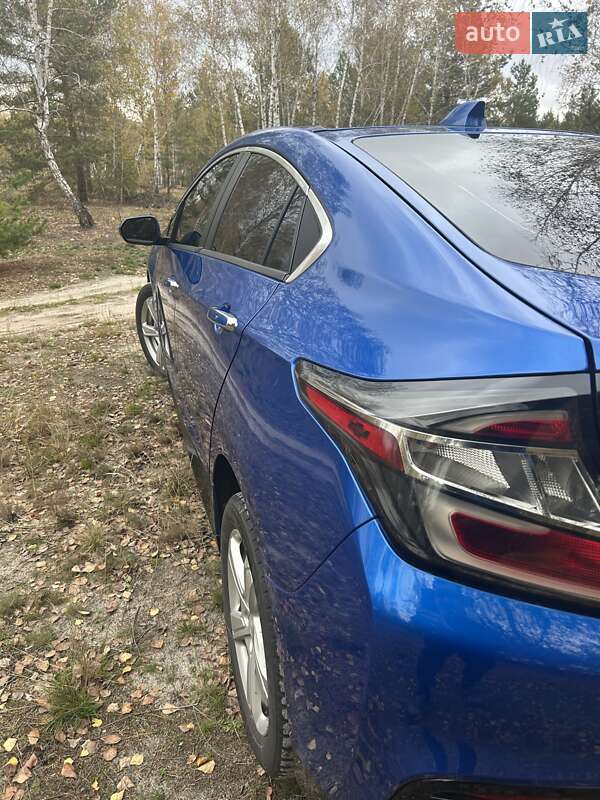 Хэтчбек Chevrolet Volt 2017 в Киеве