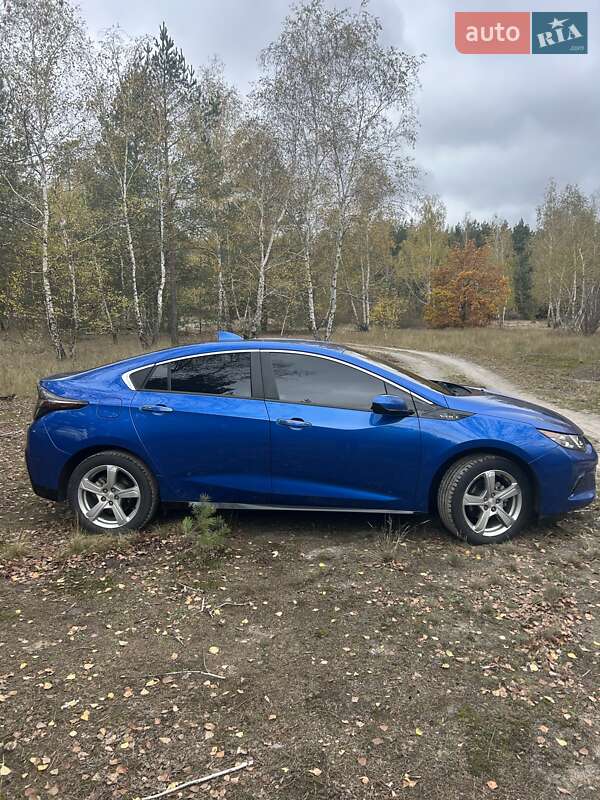 Хэтчбек Chevrolet Volt 2017 в Киеве