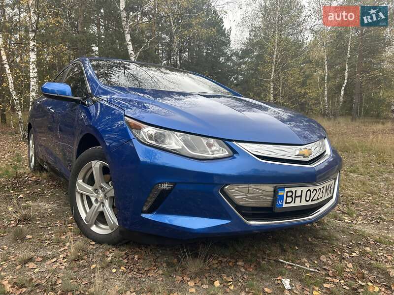 Хэтчбек Chevrolet Volt 2017 в Киеве