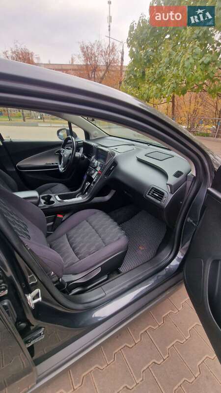 Хэтчбек Chevrolet Volt 2014 в Кривом Роге