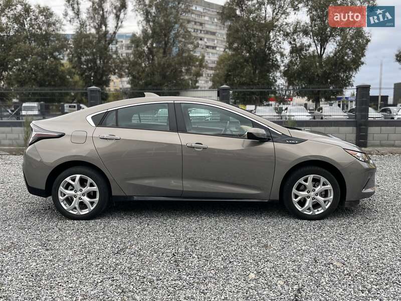 Хэтчбек Chevrolet Volt 2017 в Днепре