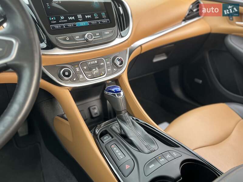 Хэтчбек Chevrolet Volt 2017 в Днепре