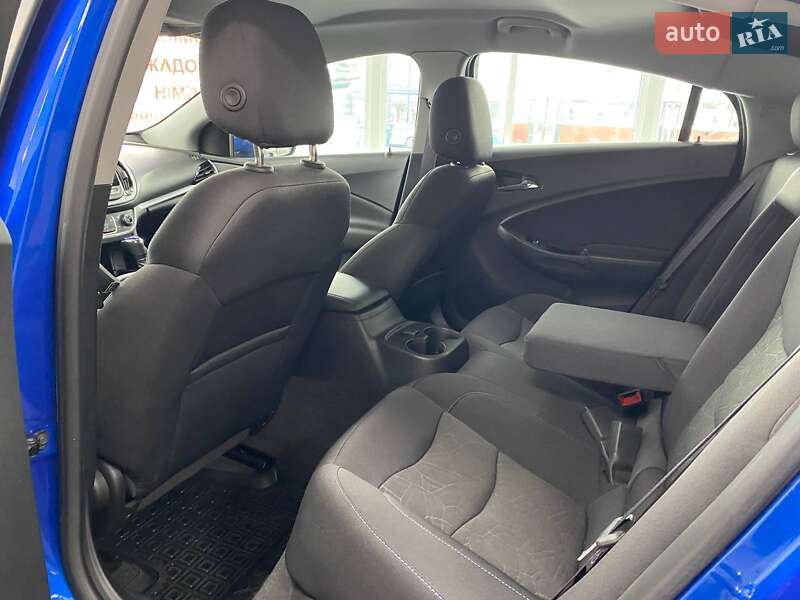 Хэтчбек Chevrolet Volt 2017 в Киеве