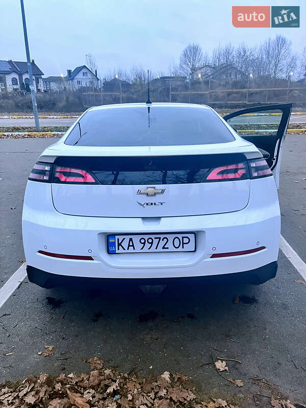 Хэтчбек Chevrolet Volt 2014 в Киеве