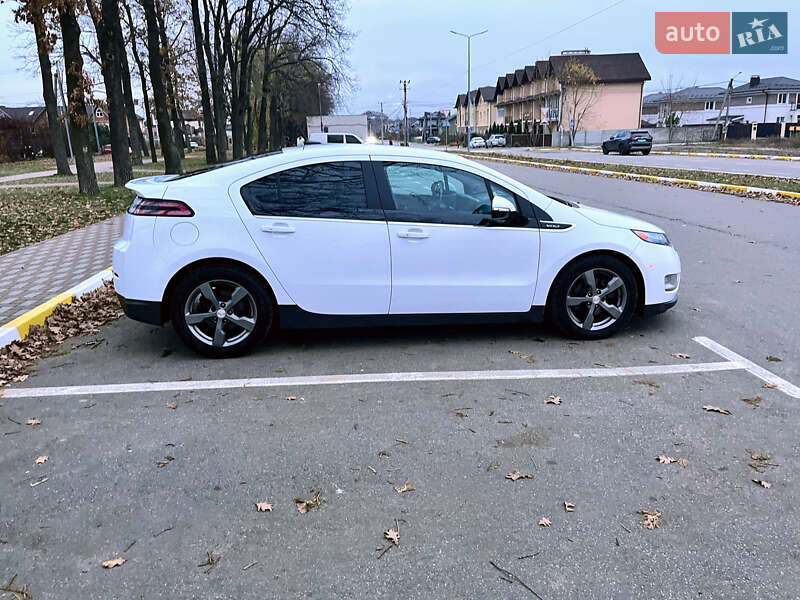 Хэтчбек Chevrolet Volt 2014 в Киеве