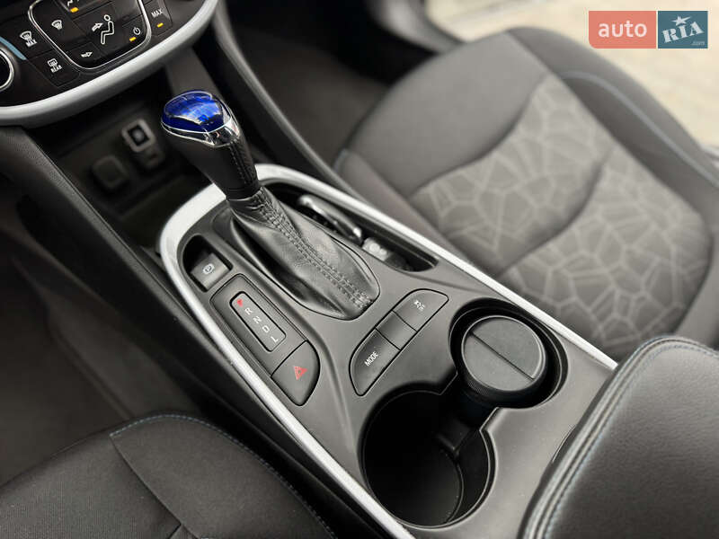 Хетчбек Chevrolet Volt 2016 в Києві