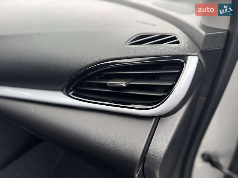 Хетчбек Chevrolet Volt 2016 в Києві