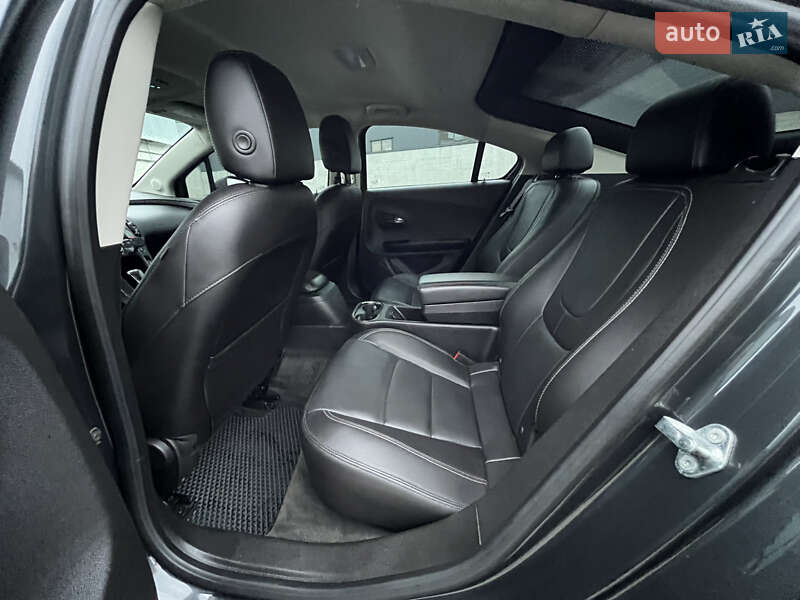 Хэтчбек Chevrolet Volt 2015 в Киеве