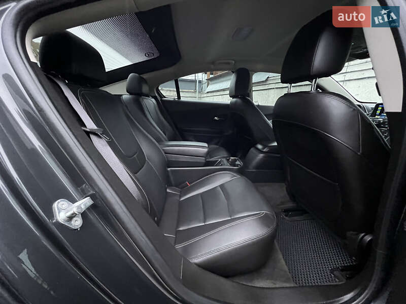 Хэтчбек Chevrolet Volt 2015 в Киеве