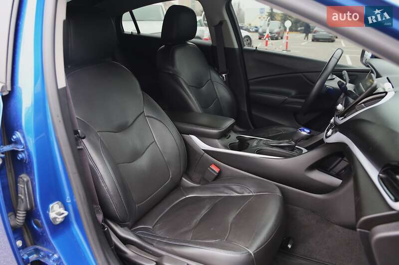Хэтчбек Chevrolet Volt 2017 в Киеве