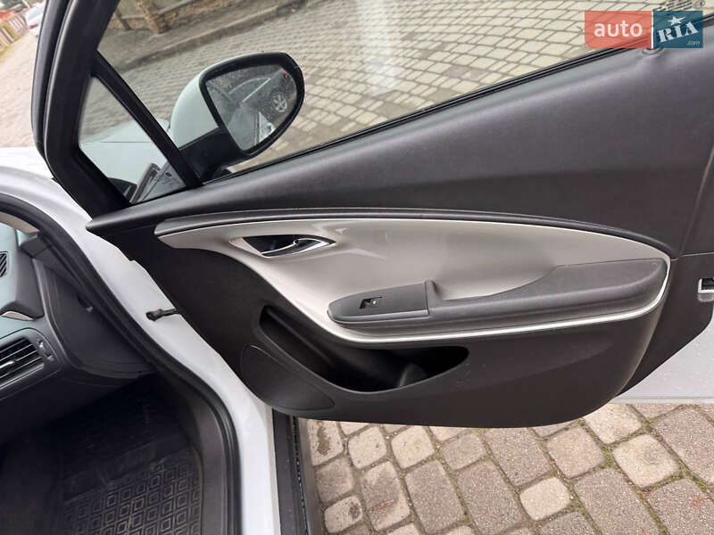 Хэтчбек Chevrolet Volt 2013 в Ивано-Франковске