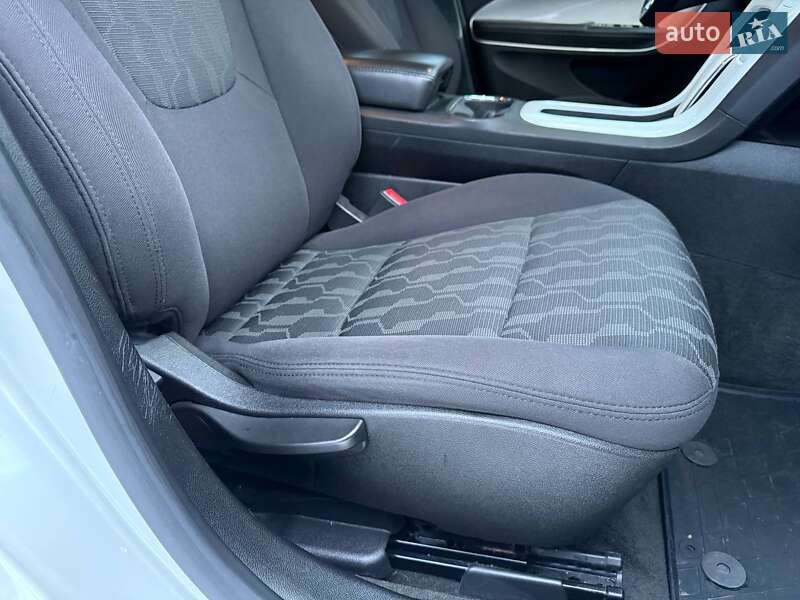 Хэтчбек Chevrolet Volt 2012 в Днепре