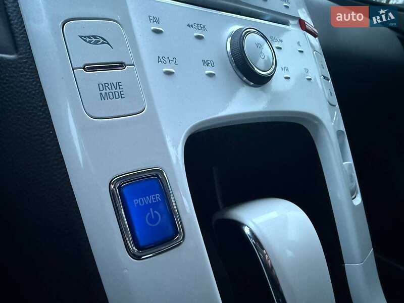 Хэтчбек Chevrolet Volt 2012 в Днепре