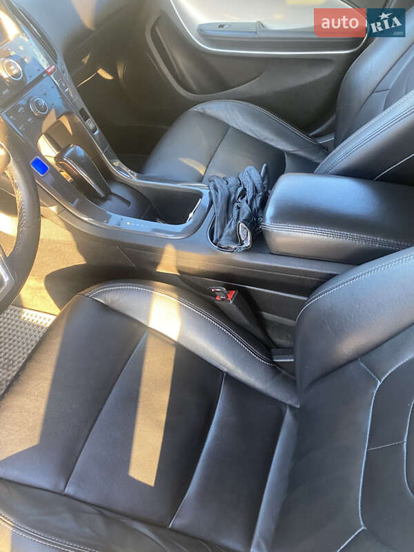 Хэтчбек Chevrolet Volt 2014 в Ромнах