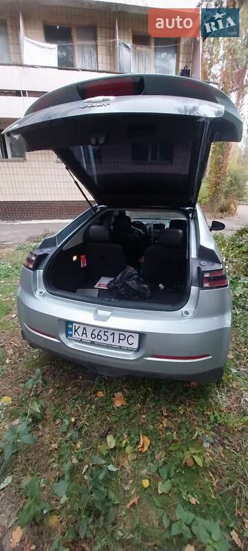 Хэтчбек Chevrolet Volt 2011 в Киеве
