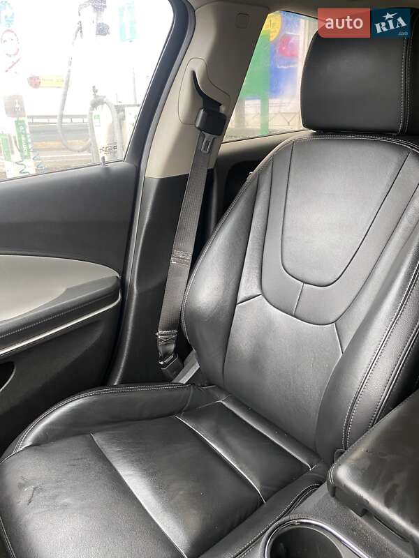 Хэтчбек Chevrolet Volt 2014 в Виннице