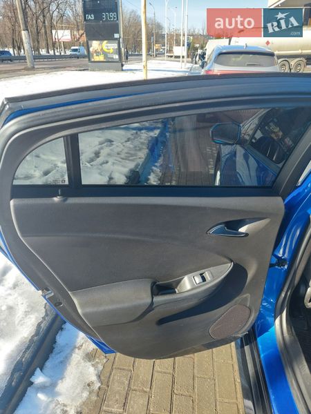 Хетчбек Chevrolet Volt 2016 в Дніпрі