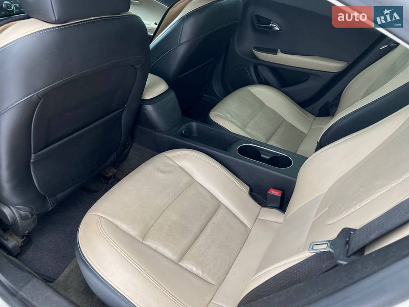 Хэтчбек Chevrolet Volt 2012 в Киеве