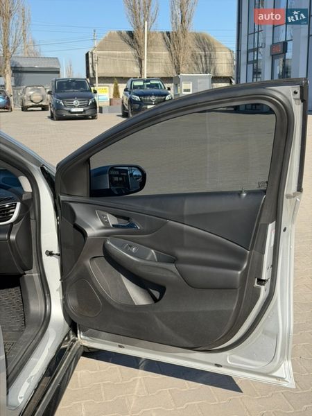 Хэтчбек Chevrolet Volt 2015 в Киеве