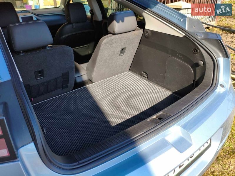 Хэтчбек Chevrolet Volt 2012 в Львове