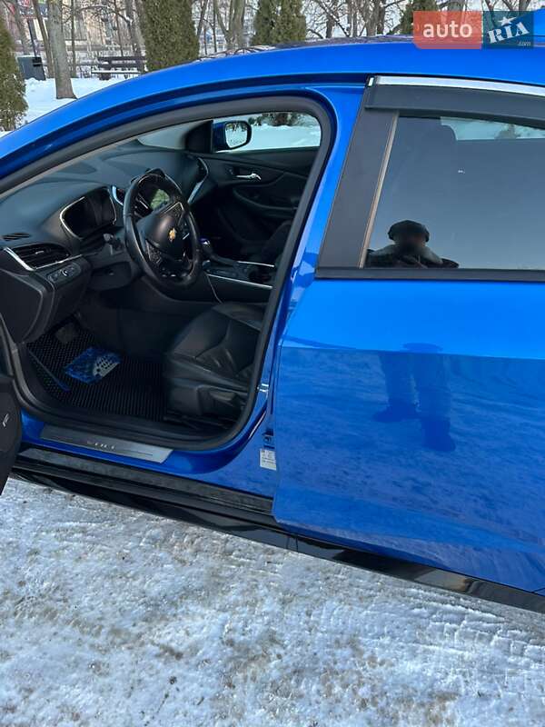 Хэтчбек Chevrolet Volt 2017 в Киеве
