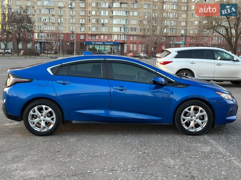 Хэтчбек Chevrolet Volt 2017 в Киеве