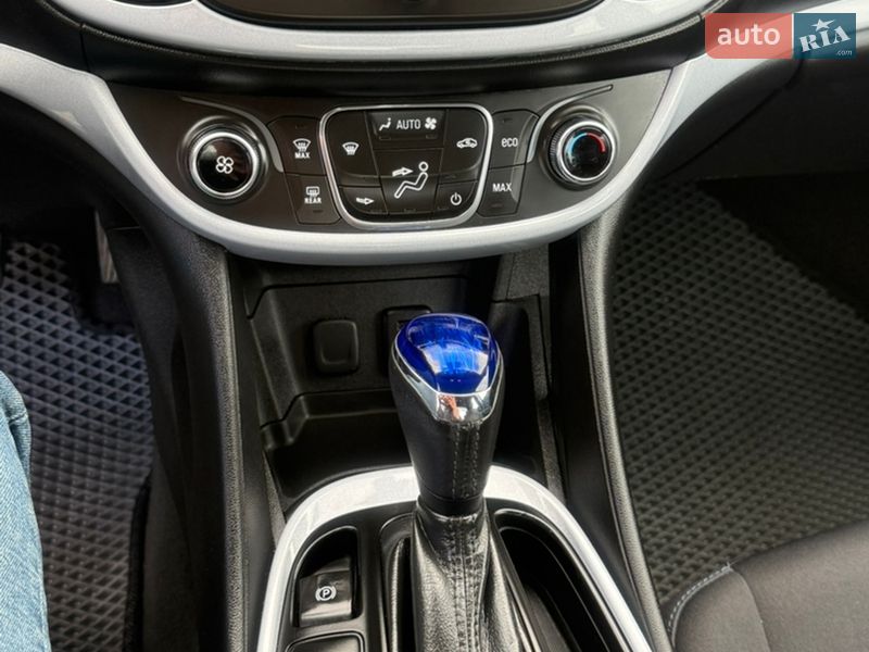 Хэтчбек Chevrolet Volt 2016 в Днепре