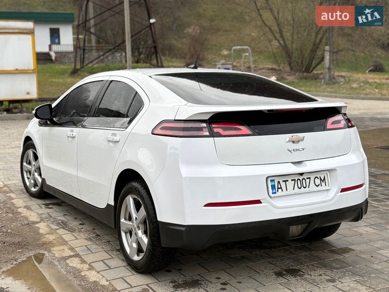 Хэтчбек Chevrolet Volt 2014 в Косове