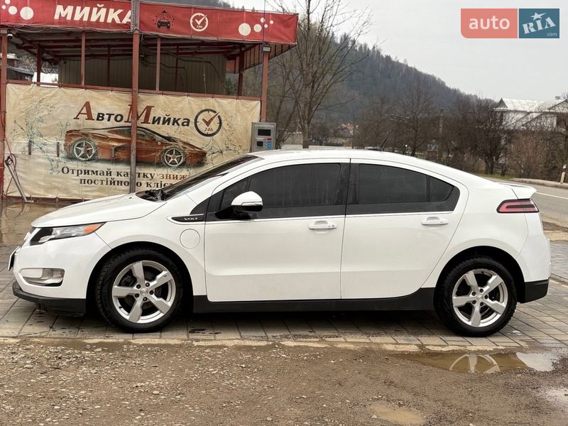 Хэтчбек Chevrolet Volt 2014 в Косове