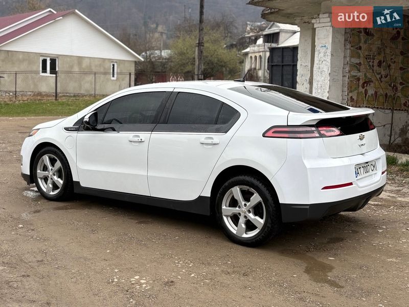 Хэтчбек Chevrolet Volt 2014 в Косове