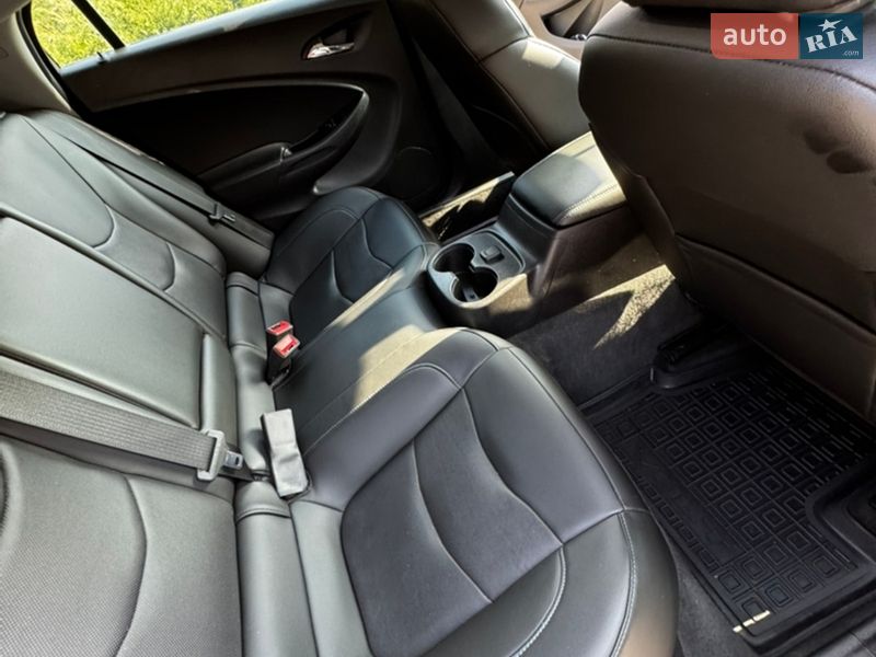 Хэтчбек Chevrolet Volt 2017 в Полтаве