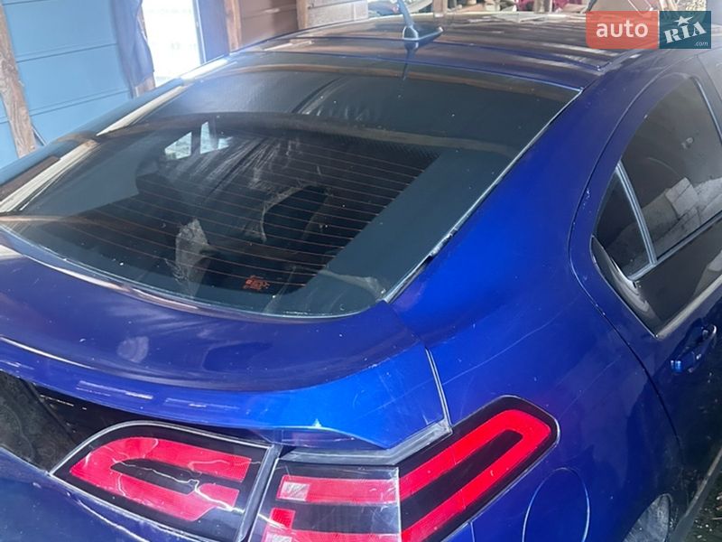 Хэтчбек Chevrolet Volt 2012 в Чутове