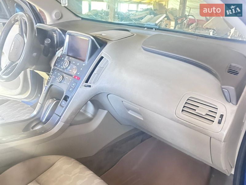 Хэтчбек Chevrolet Volt 2012 в Чутове