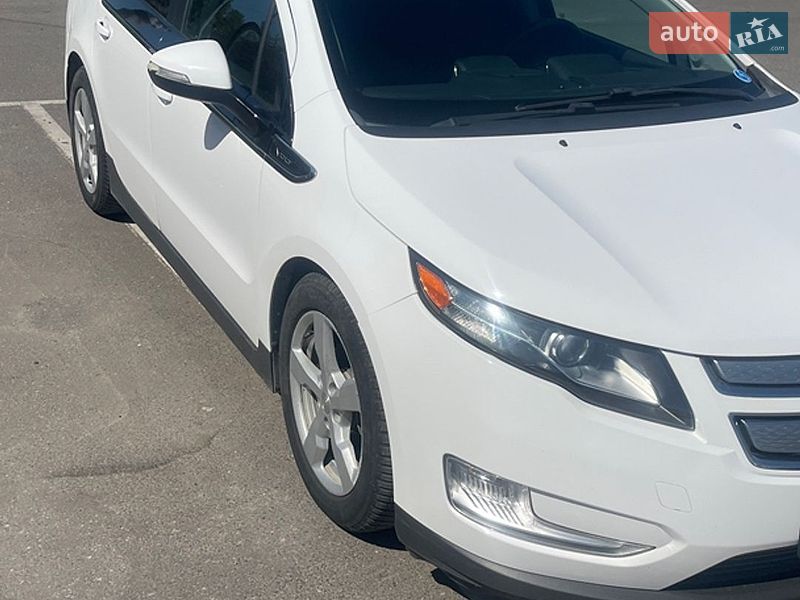 Хэтчбек Chevrolet Volt 2015 в Черкассах
