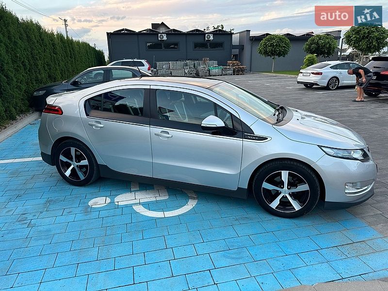 Хэтчбек Chevrolet Volt 2011 в Луцке