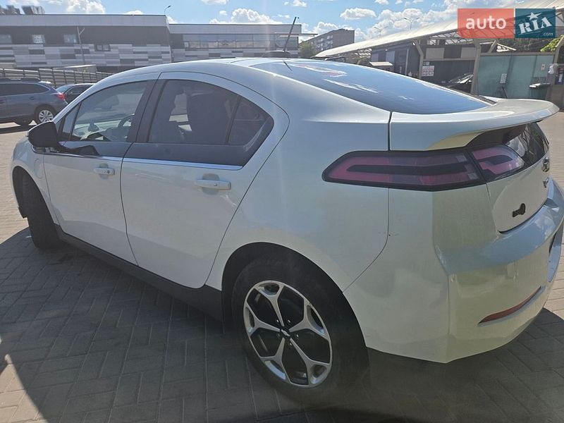 Хэтчбек Chevrolet Volt 2015 в Черкассах