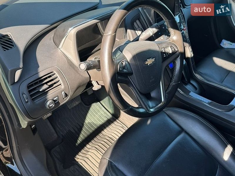 Хэтчбек Chevrolet Volt 2015 в Киеве