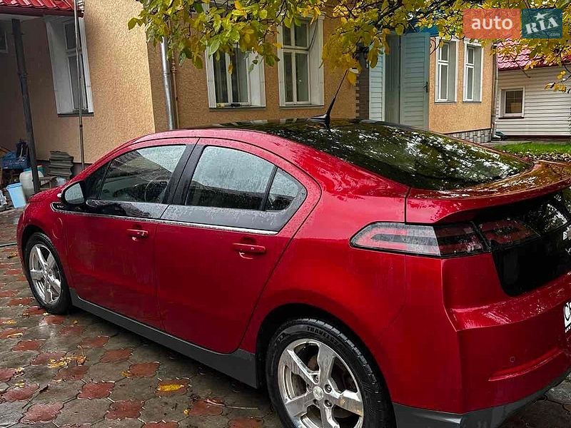 Хэтчбек Chevrolet Volt 2011 в Черновцах