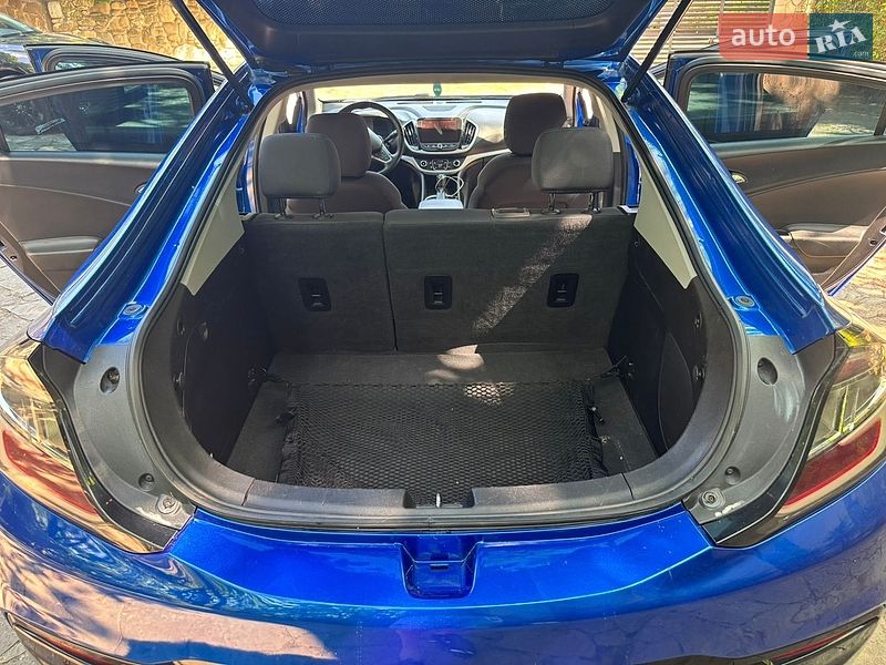 Хэтчбек Chevrolet Volt 2016 в Киеве