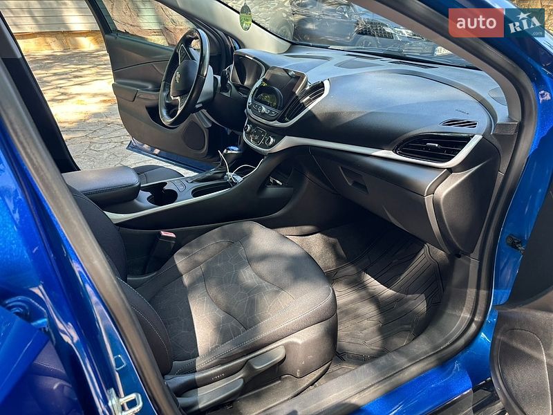 Хэтчбек Chevrolet Volt 2016 в Киеве