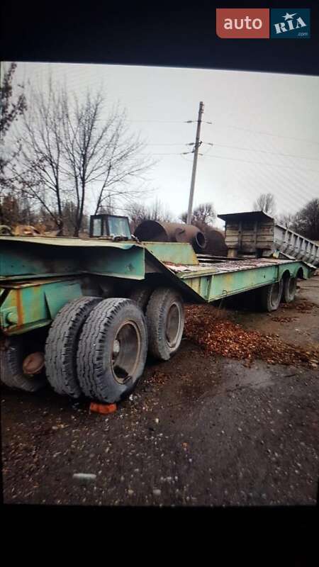 Низкорамна платформа ЧМЗАП 5212 1989 в Покровську фото Низкорамна платформа ЧМЗАП 5212 1989 в Покровську