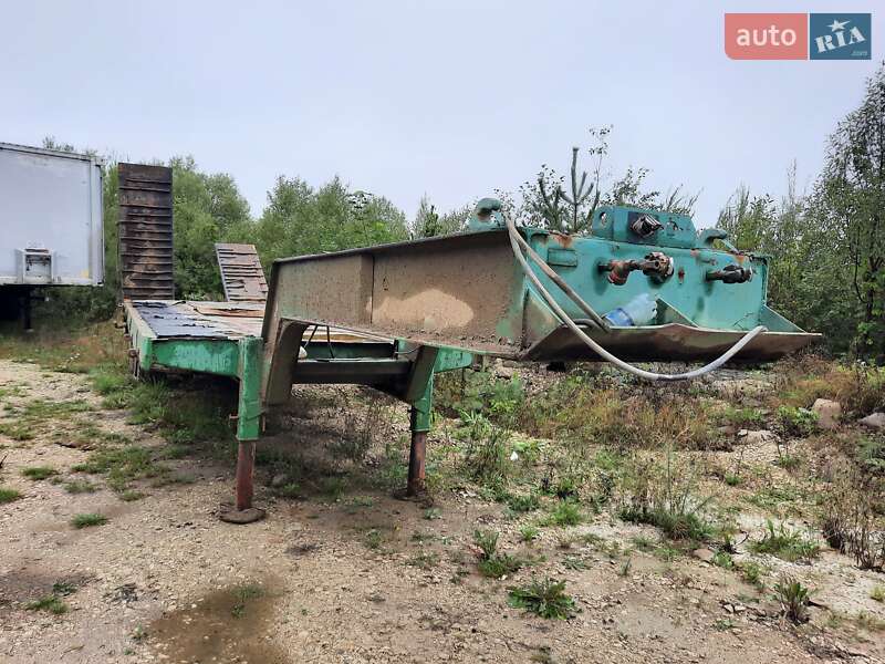 Низкорамная платформа ЧМЗАП 938 1991 в Ивано-Франковске фото Низкорамная платформа ЧМЗАП 938 1991 в Ивано-Франковске