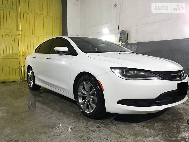 Chrysler 200