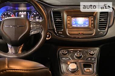 Седан Chrysler 200 2015 в 